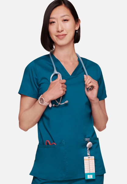 Blusa médica Cherokee Workwear Revolution 620 con cuello en V - Caribe