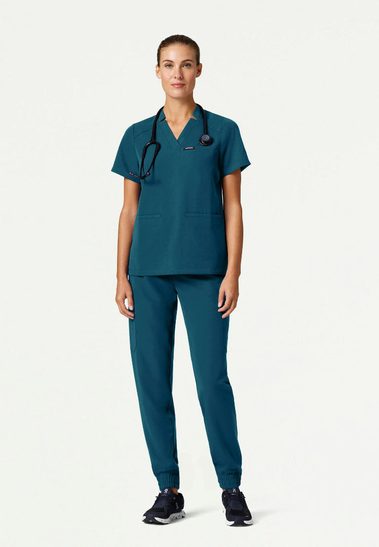 Blusa médica con cuello en V y muescas Helia - Azul Caribe