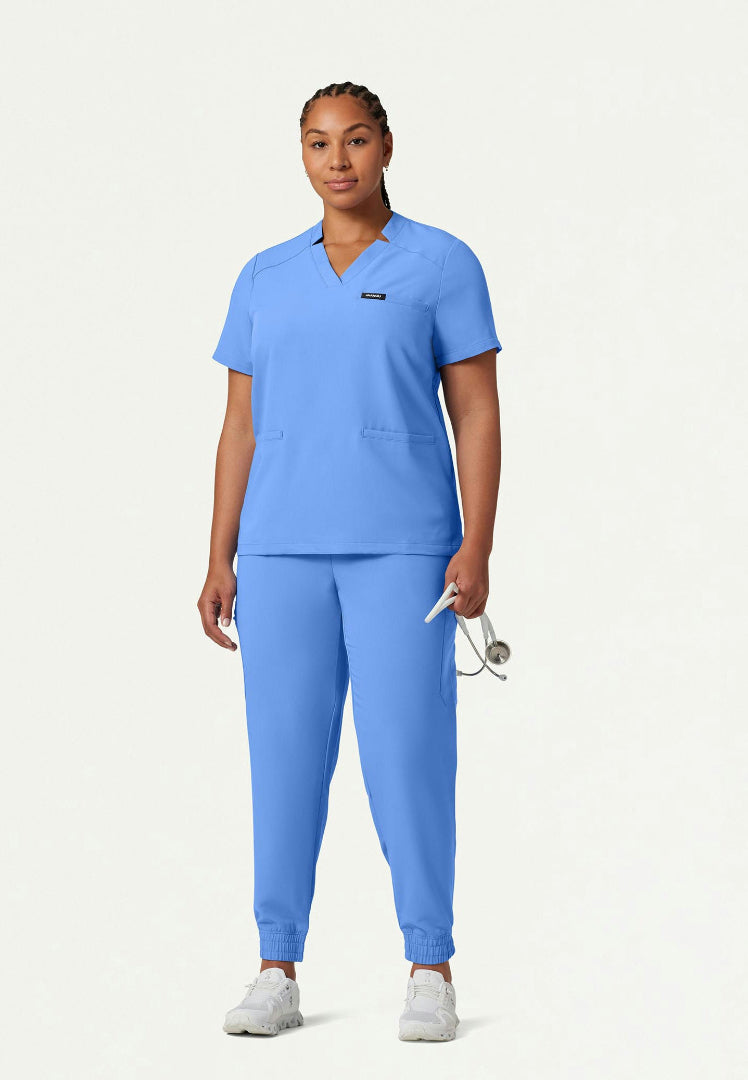 Blusa médica con cuello en V y muescas Helia - Azul cielo