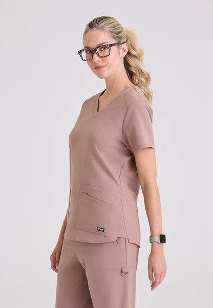 Blusa médica Emma con cuello en V y cuatro bolsillos - Moca cálido