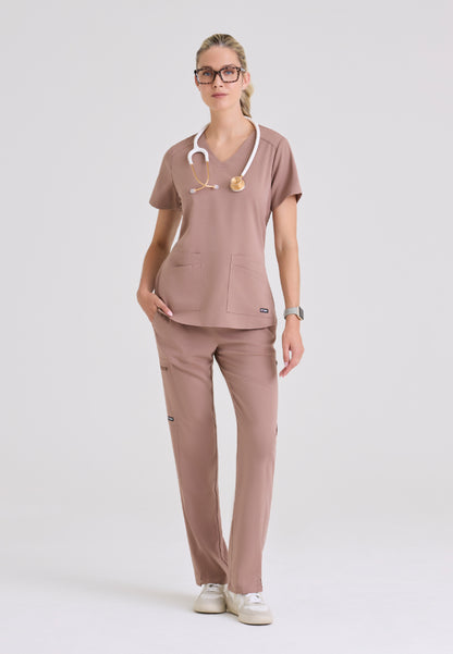 Blusa médica Emma con cuello en V y cuatro bolsillos - Moca cálido