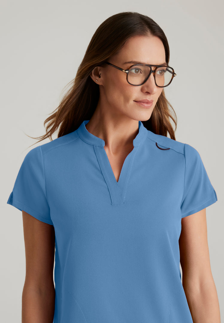 Grey's Anatomy™ Spandex Stretch "Avery" 2-Pocket Scrub Top - Ciel Blue