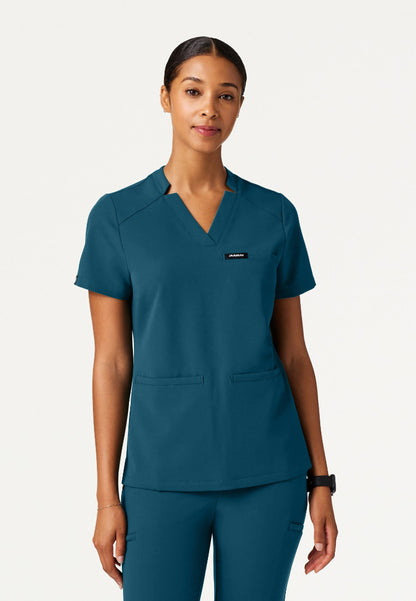 Blusa médica Helia Slim con cuello en V y muescas - Azul Caribe