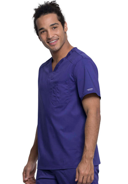 Blusa Cherokee Workwear Revolution con cuello en V y botones para hombre - Uva