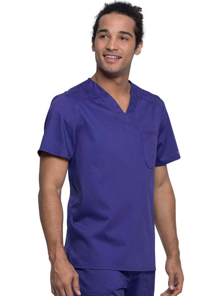 Blusa Cherokee Workwear Revolution con cuello en V y botones para hombre - Uva