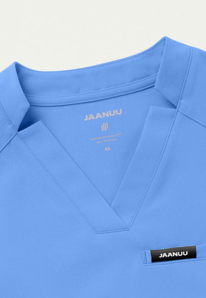 Blusa médica con cuello en V y muescas Helia - Azul cielo
